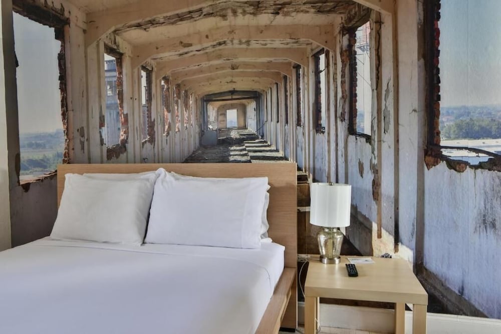 Chic Cozy Studio with One Queen Bed photo 2