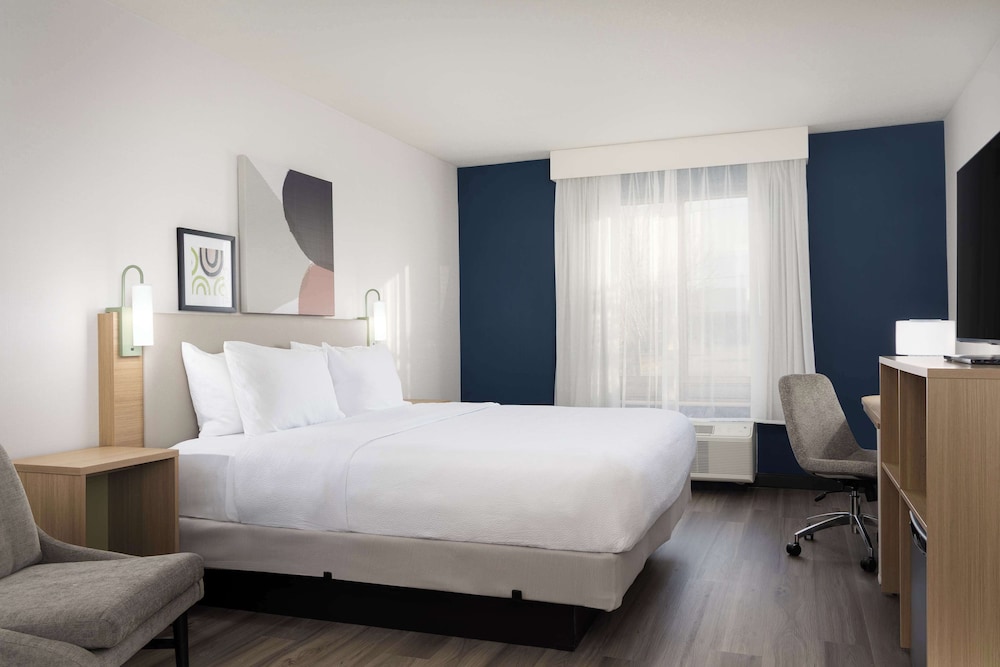 Room, 1 King Bed - Photo 4