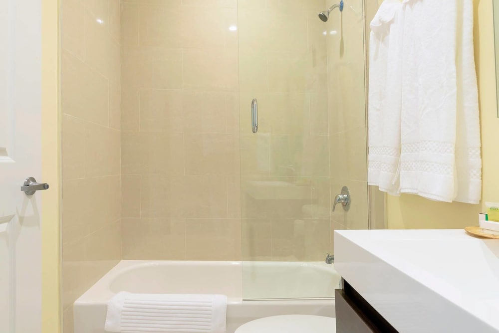 Grand Condo, 2 Bedrooms photo 2