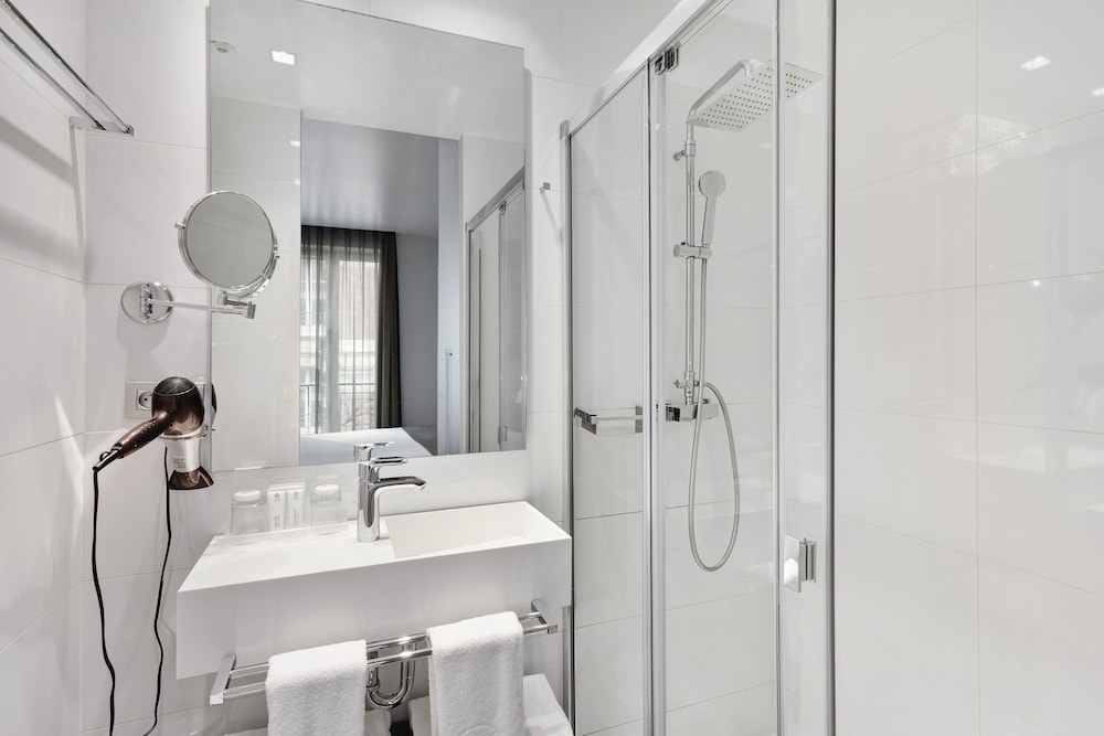 Family Suite (3 People)