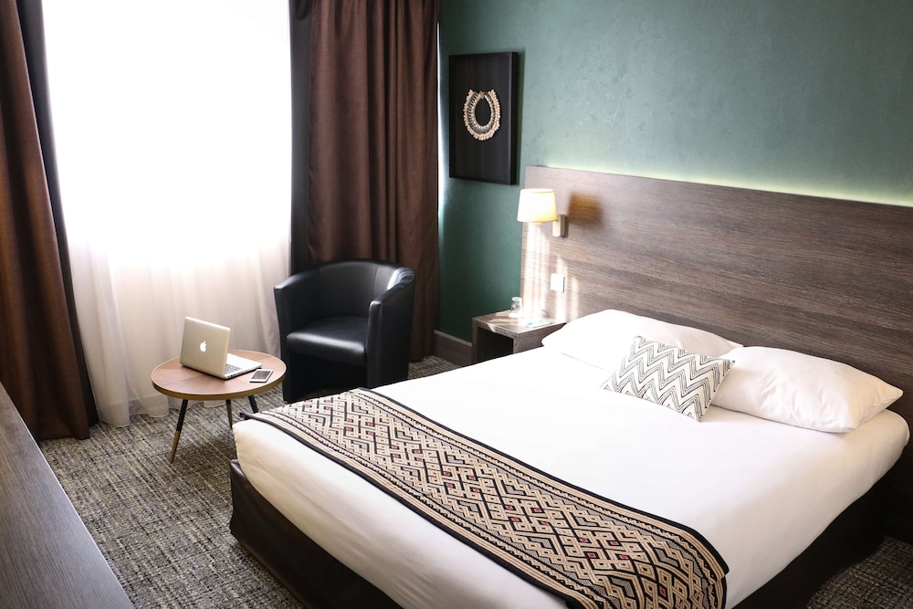 Standard Room, 1 Queen Bed, Non Smoking - Photo 5