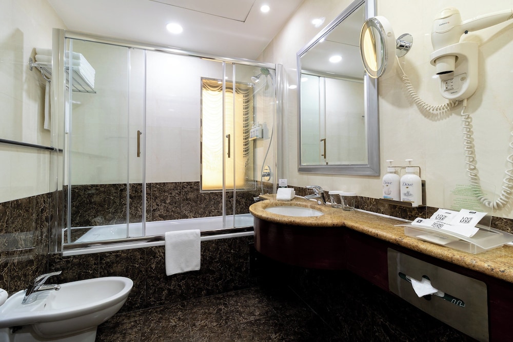 Suite, 3 Bedrooms, Club Lounge Access, Sea View (Dining, Kitchen) - Photo 11