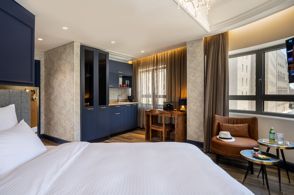 Premium Double or Twin Room photo 3