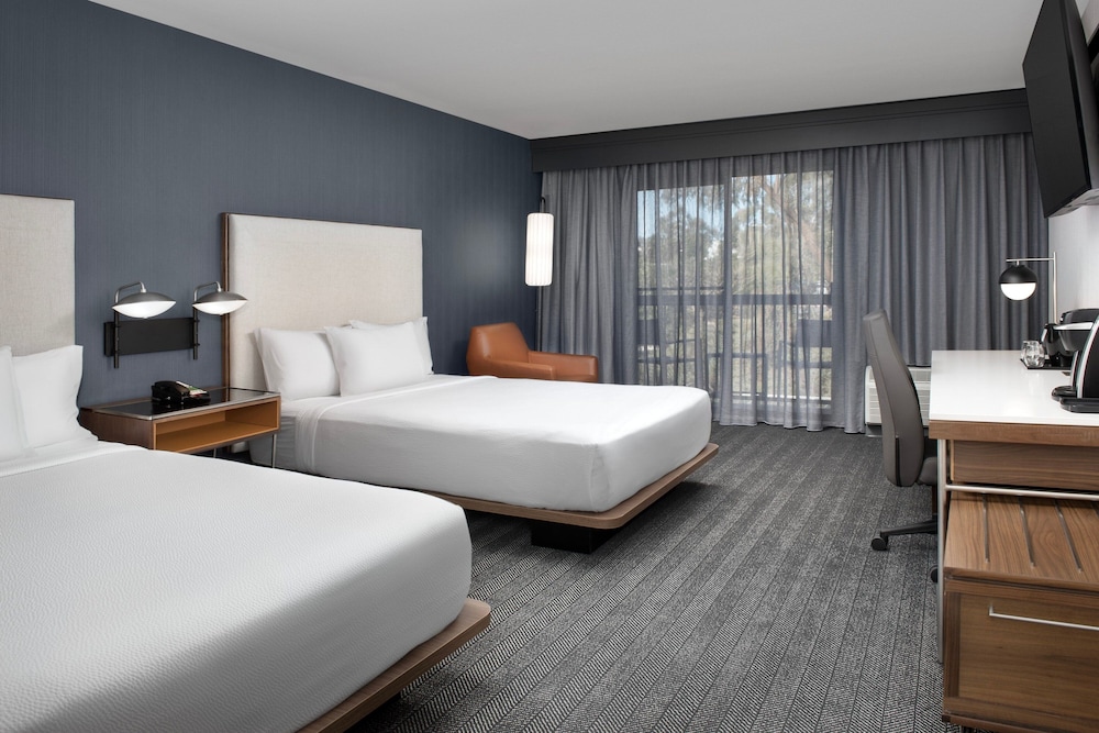 Room, 2 Queen Beds (Mobility Accessible, Transfer Shower) - Photo 4