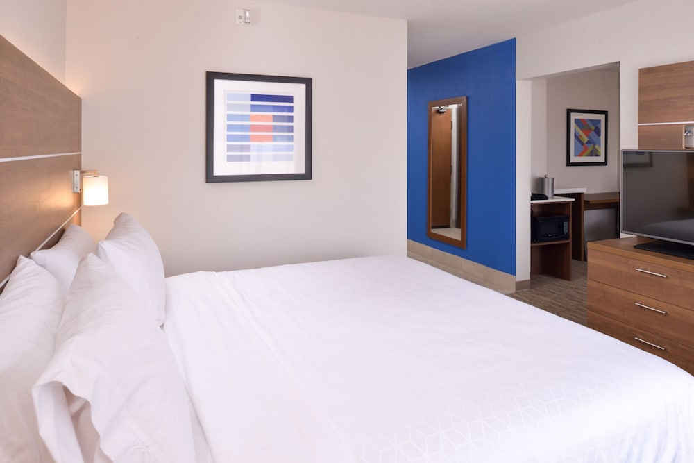Standard Room, 1 King Bed - Photo 5