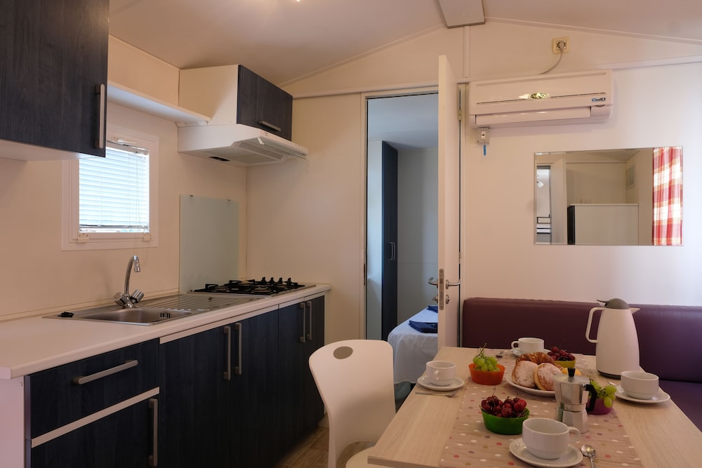 Standard Mobile Home, 2 Bedrooms photo 2