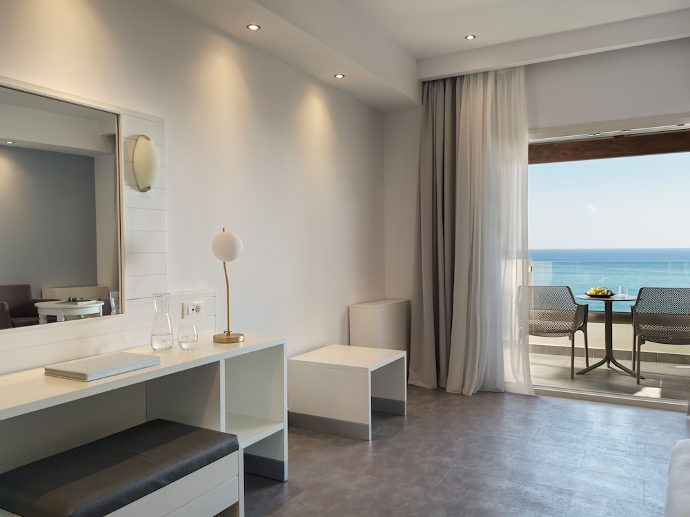 Room, Sea View - Photo 2