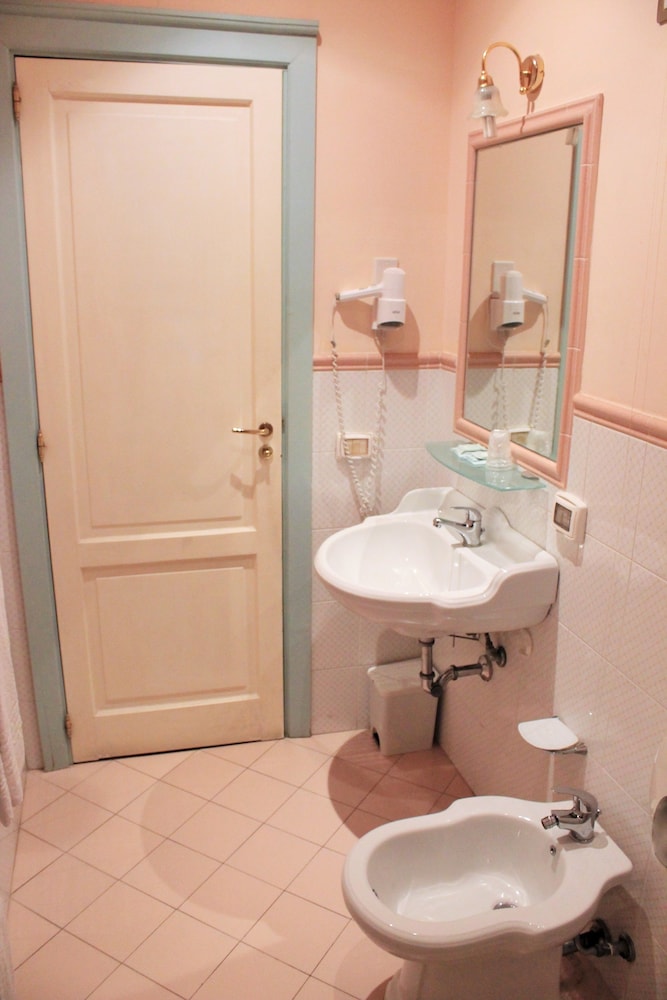 Comfort Triple Room (up to 4 people) - Photo 12