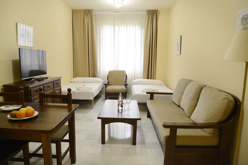 Family Room (2 adults and 3 children) photo 2