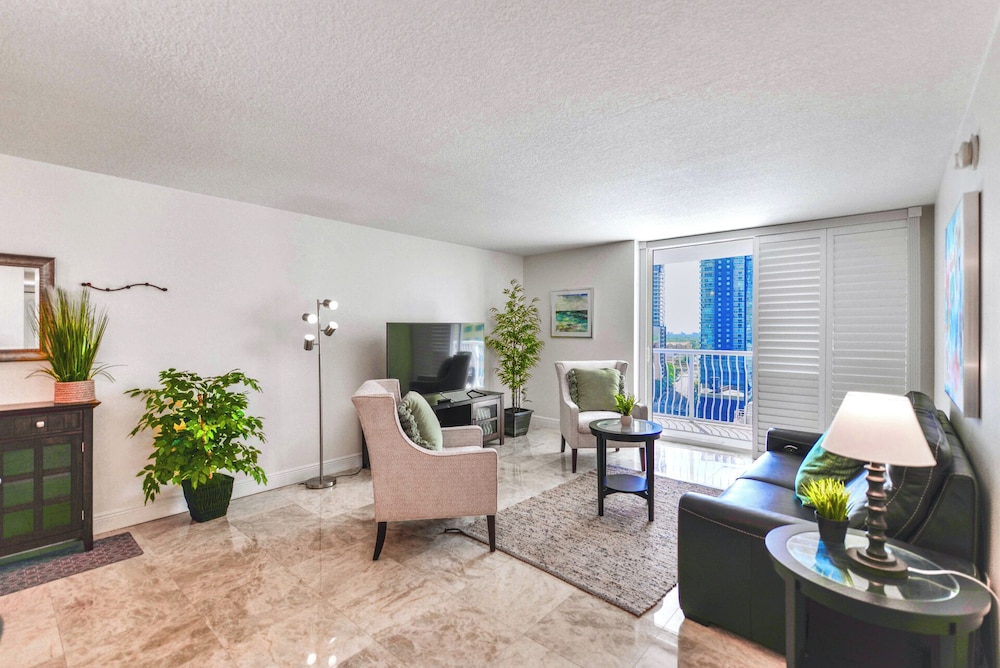 Luxury Condo, 3 Bedrooms, City View photo 1