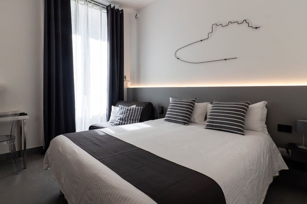 Business Triple Room, 1 Queen Bed, Non Smoking, City View