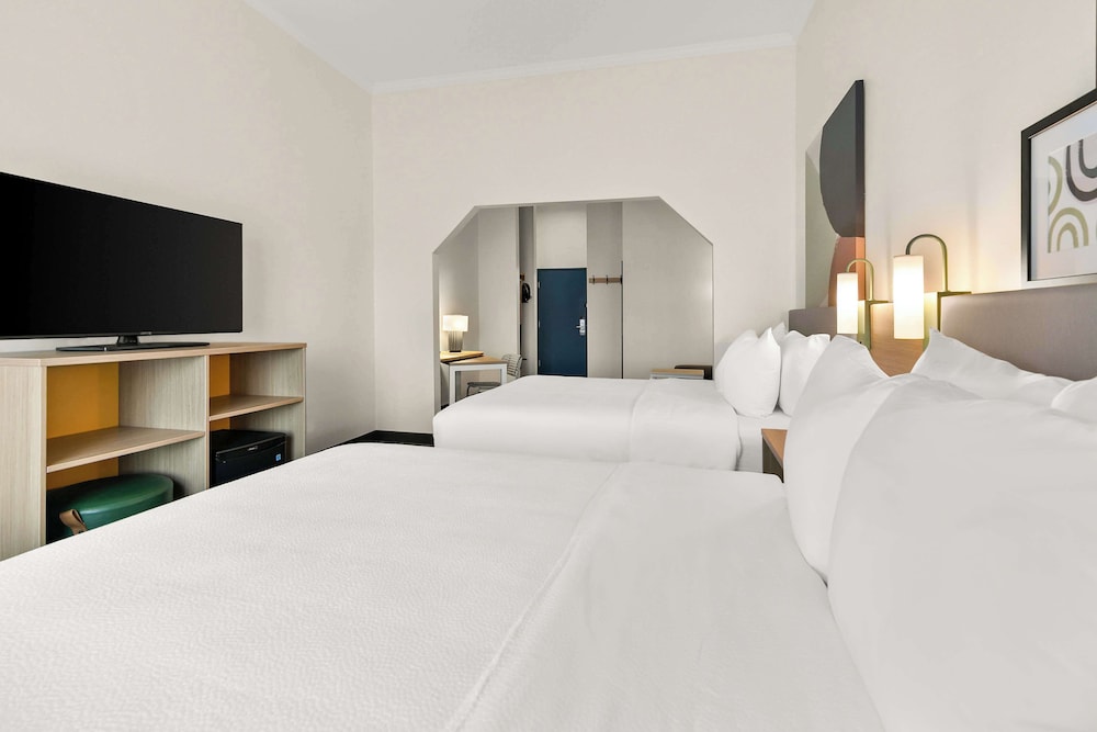 Suite, 2 Queen Beds - Photo 6