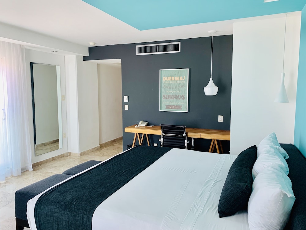 Standard Room, 1 King Bed - Photo 6