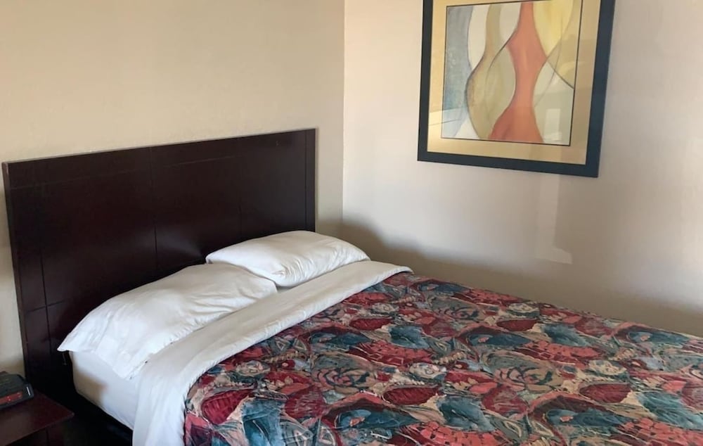 Room, 1 Queen Bed, Smoking photo 2