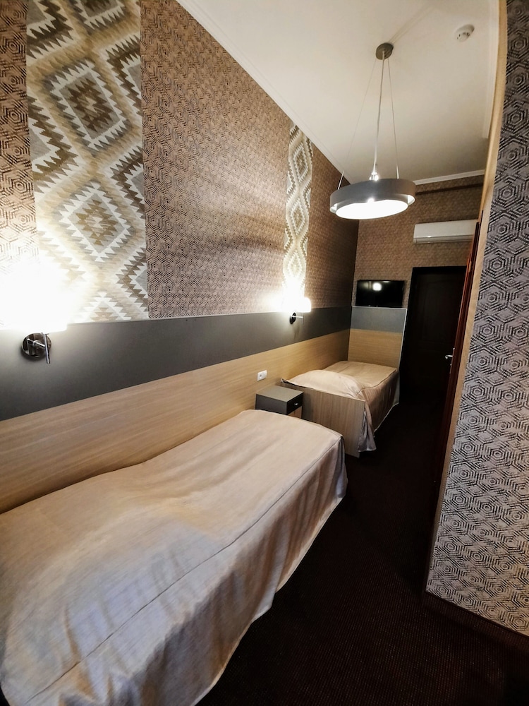 Standard Twin Room - Photo 4