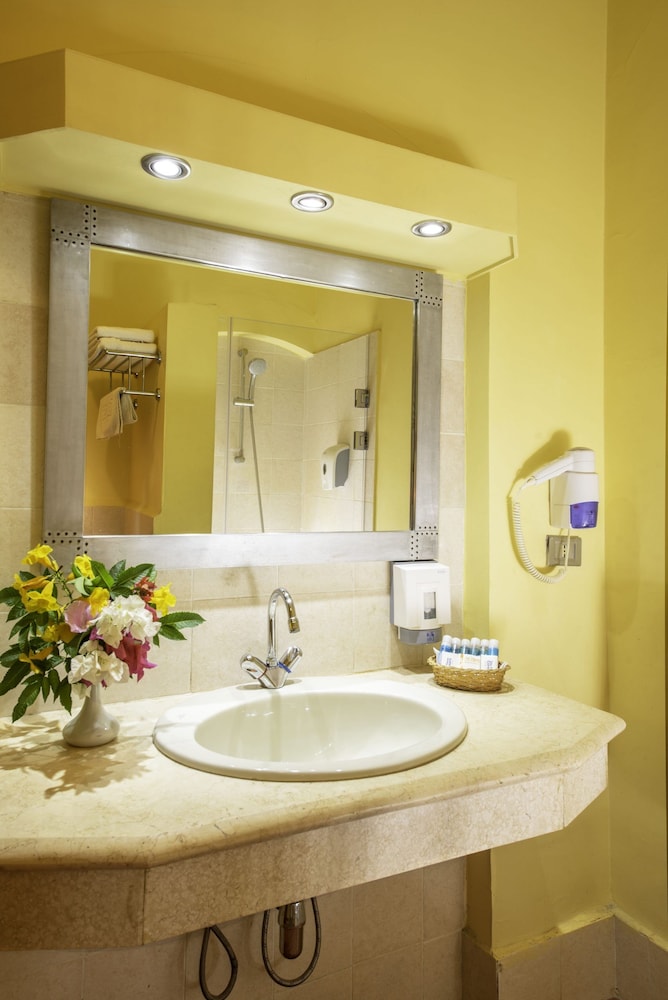Premium Triple Room - Photo 8