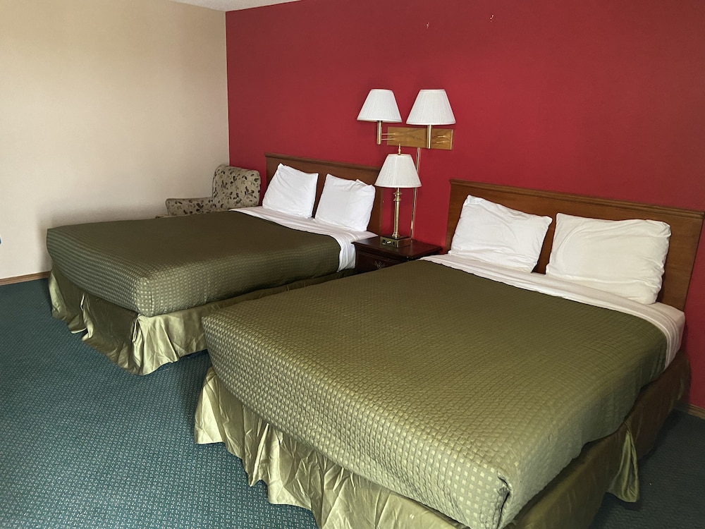 Room, 2 Queen Beds, Non Smoking (2nd Floor Only - 17 Stairs) photo 1