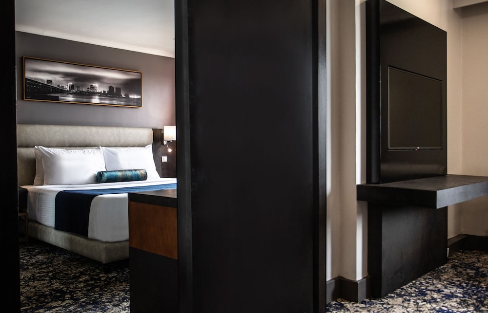 Deluxe Suite, 1 King Bed - Photo 2