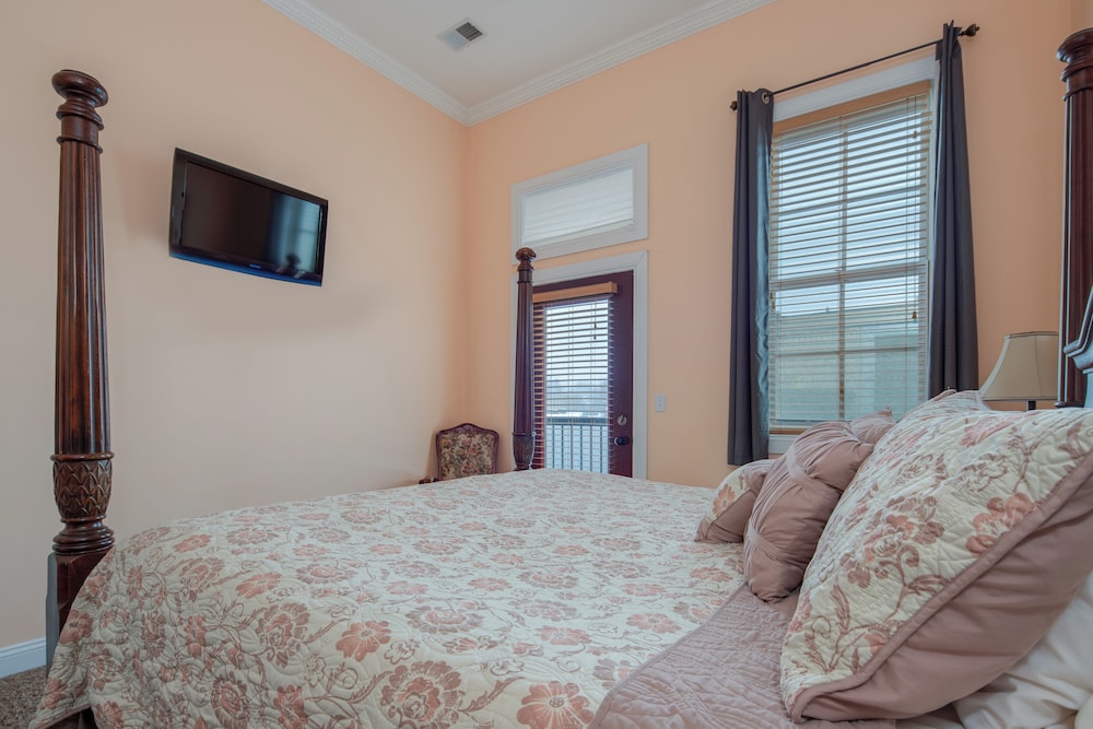 Standard Double Room, Private Bathroom (Room Four) photo 3
