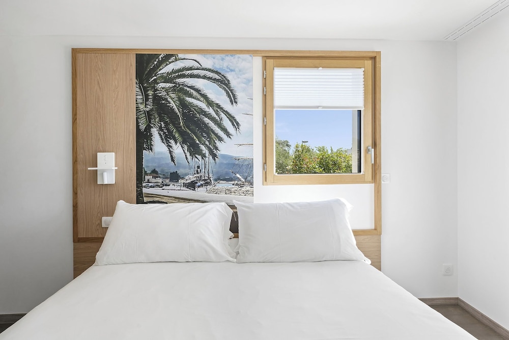 Comfort Apartment, 3 Bedrooms, Terrace, Partial Sea View