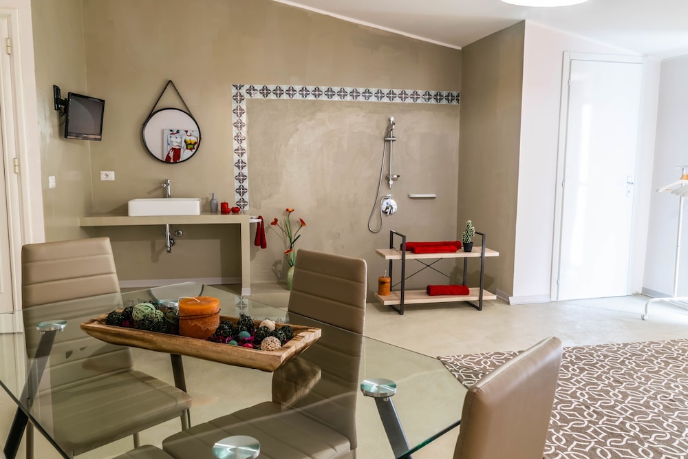 Deluxe Studio Suite photo 3