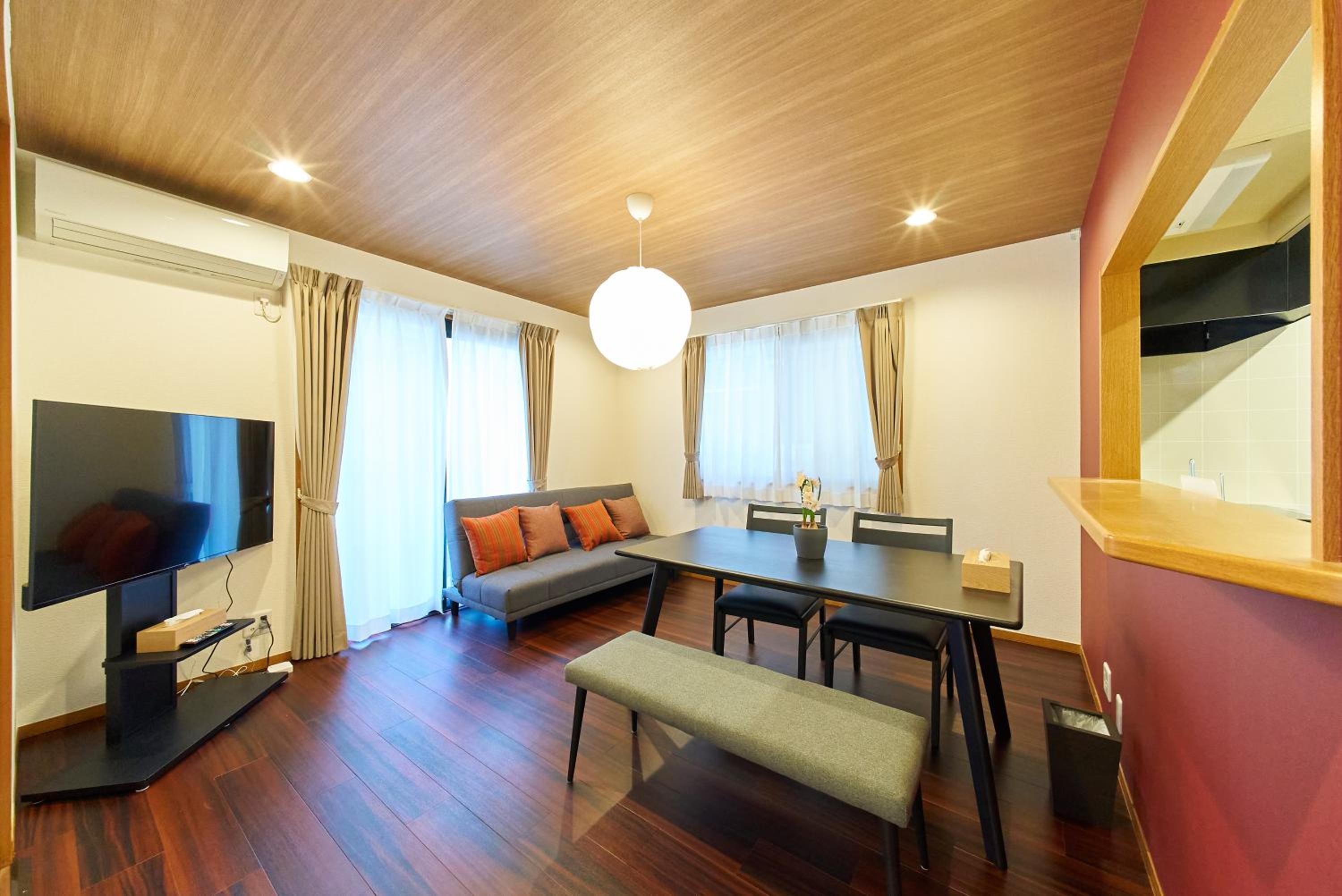 Five-Bedroom Apartment photo 1