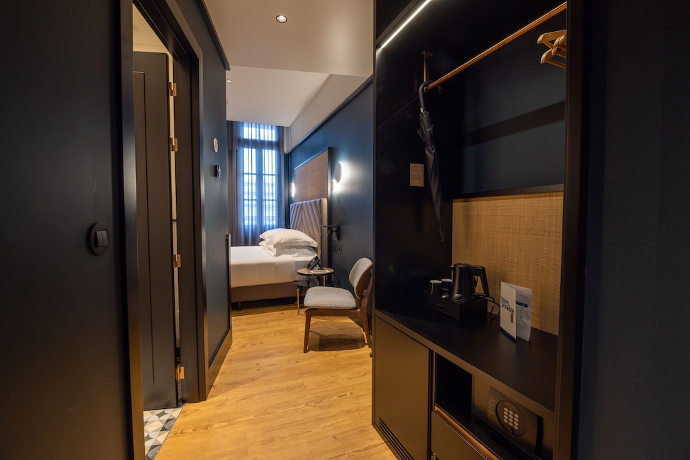 Double Room Aliados View - Photo 9