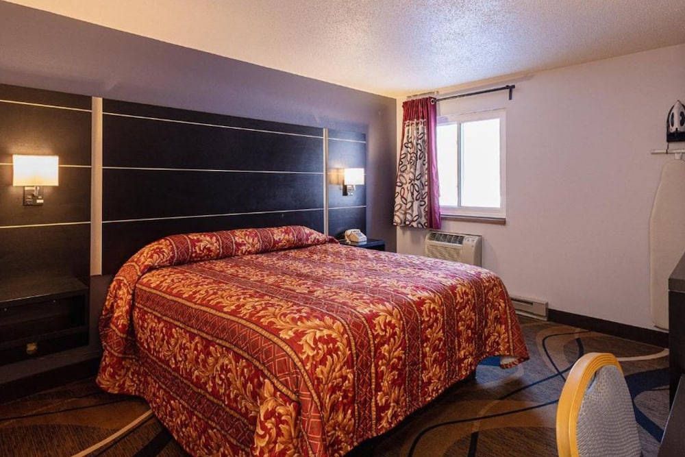 Standard Room, 1 King Bed, Non Smoking - Photo 4