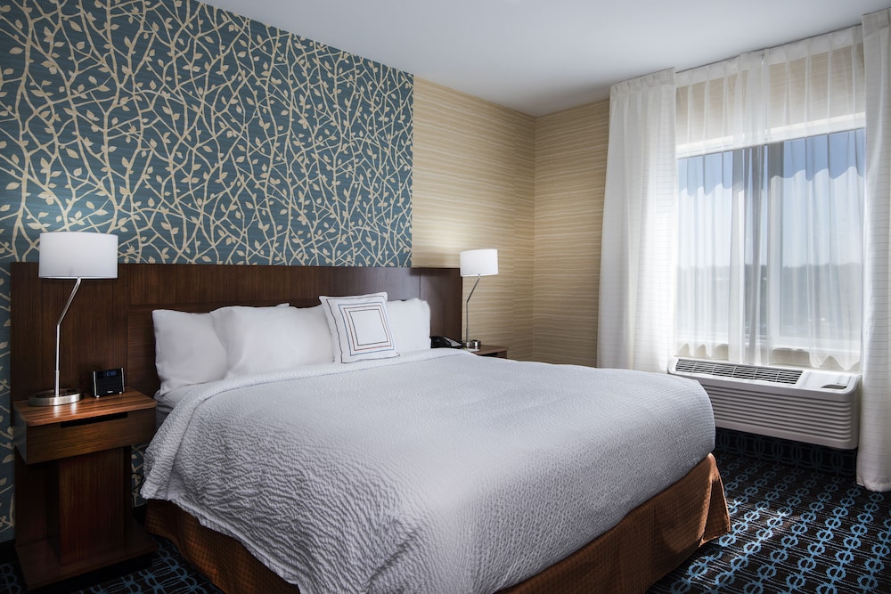 Room, 1 King Bed (Mobility/Hearing Access, Roll-in Shwr)