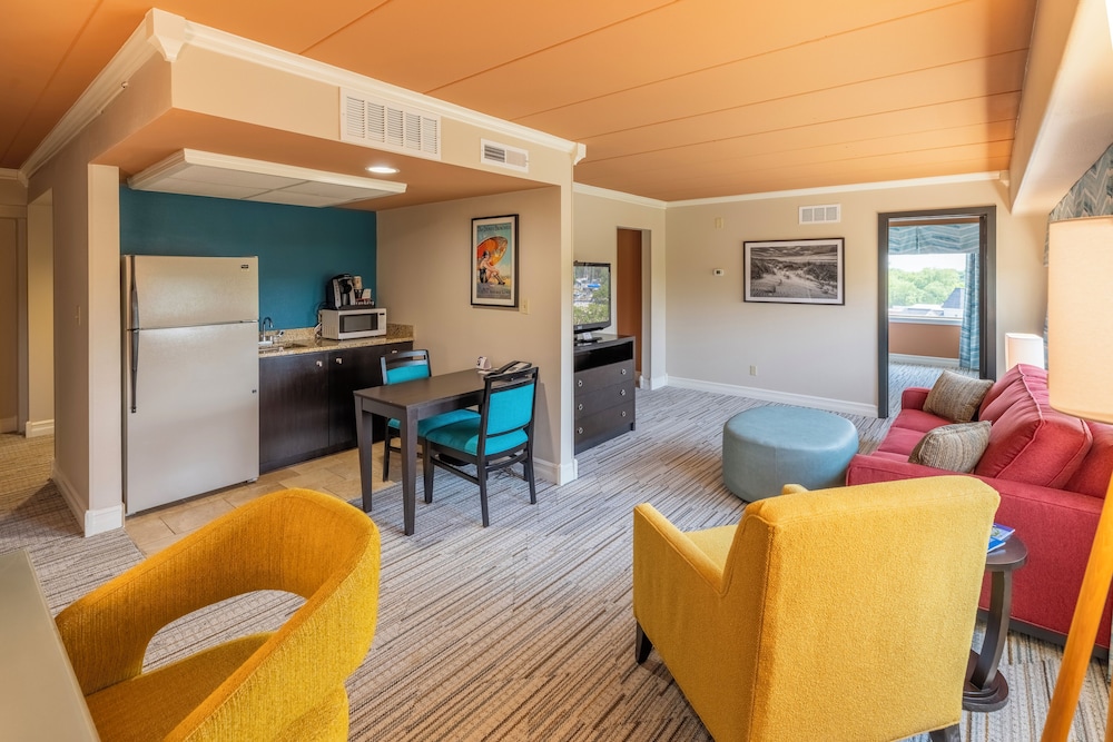Standard Suite, 2 Bedrooms, City View, Corner (1 King, 2 Twin and 1 Sofabed) photo 1