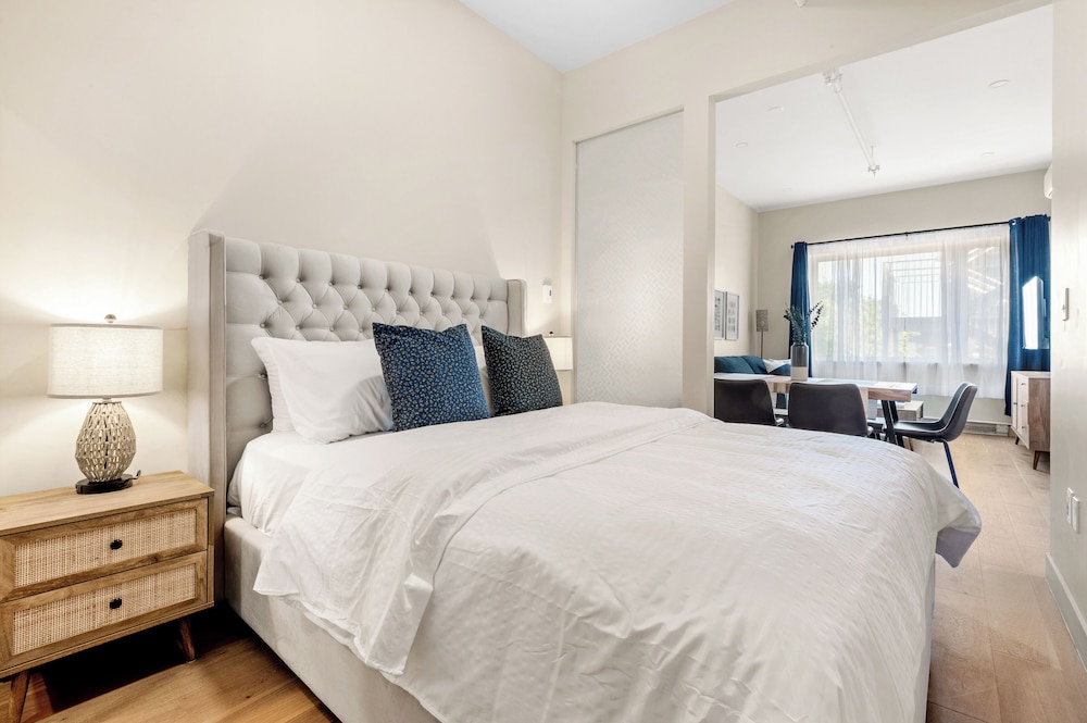 Grand Condo, 2 Bedrooms
