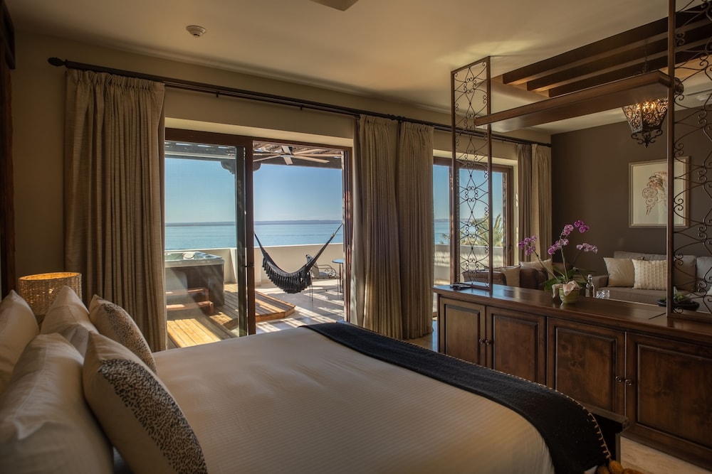 Deluxe Ocean View Suite Double