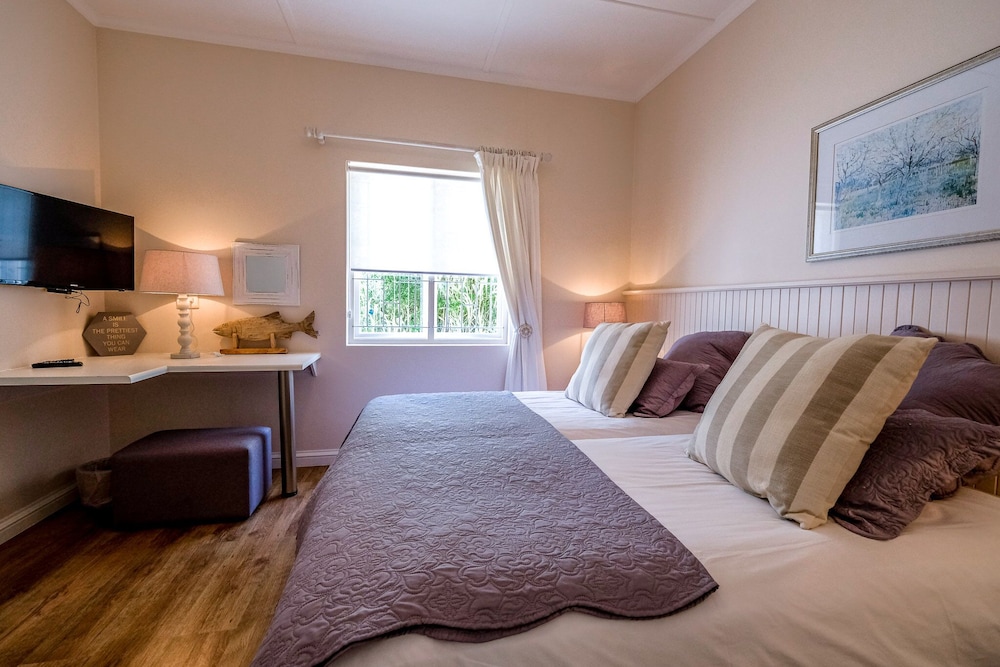 The Grey Suite (Shared lounge and Kitchen) photo 3