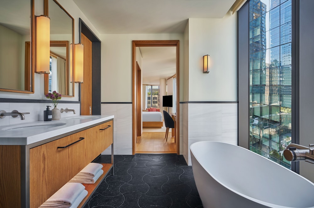 Suite, Multiple Beds, Corner (Skyline)