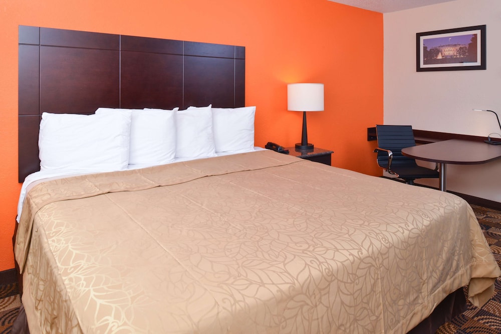Business Room, 1 King Bed, Non Smoking - Photo 3