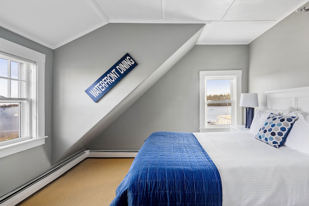 Outer Harbor View Suite (1, 3, 5, 7) photo 1