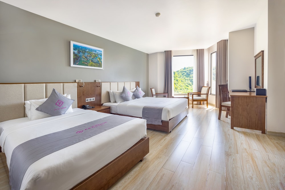 Deluxe Twin Room with Sea View - Photo 4
