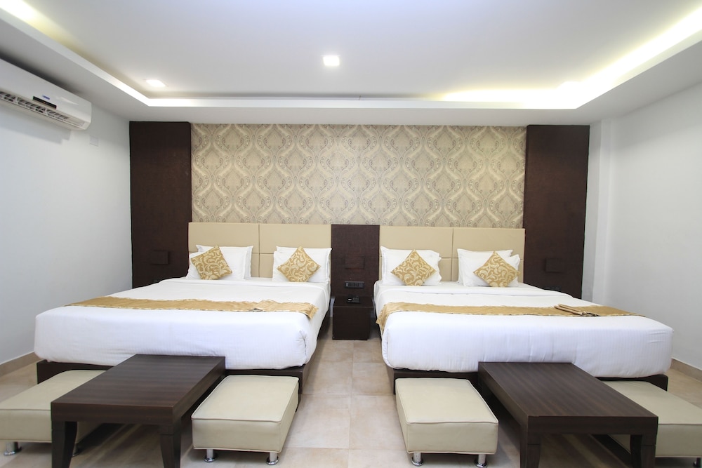 Family Double or Twin Room, 2 Bedrooms, City View photo 2