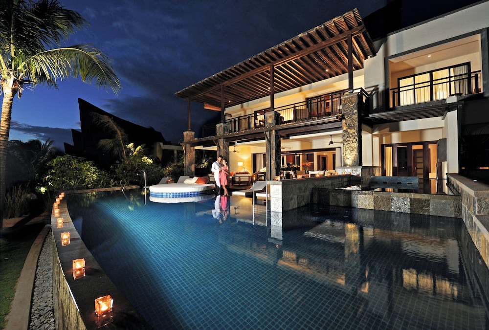 The Imperial Beach Jet Pool Villa (2 Suites)