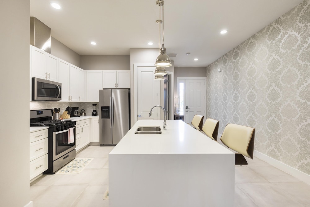 4 BR 4 BA Villa 5min Disney BBQ Boblebad, Bilde 8
