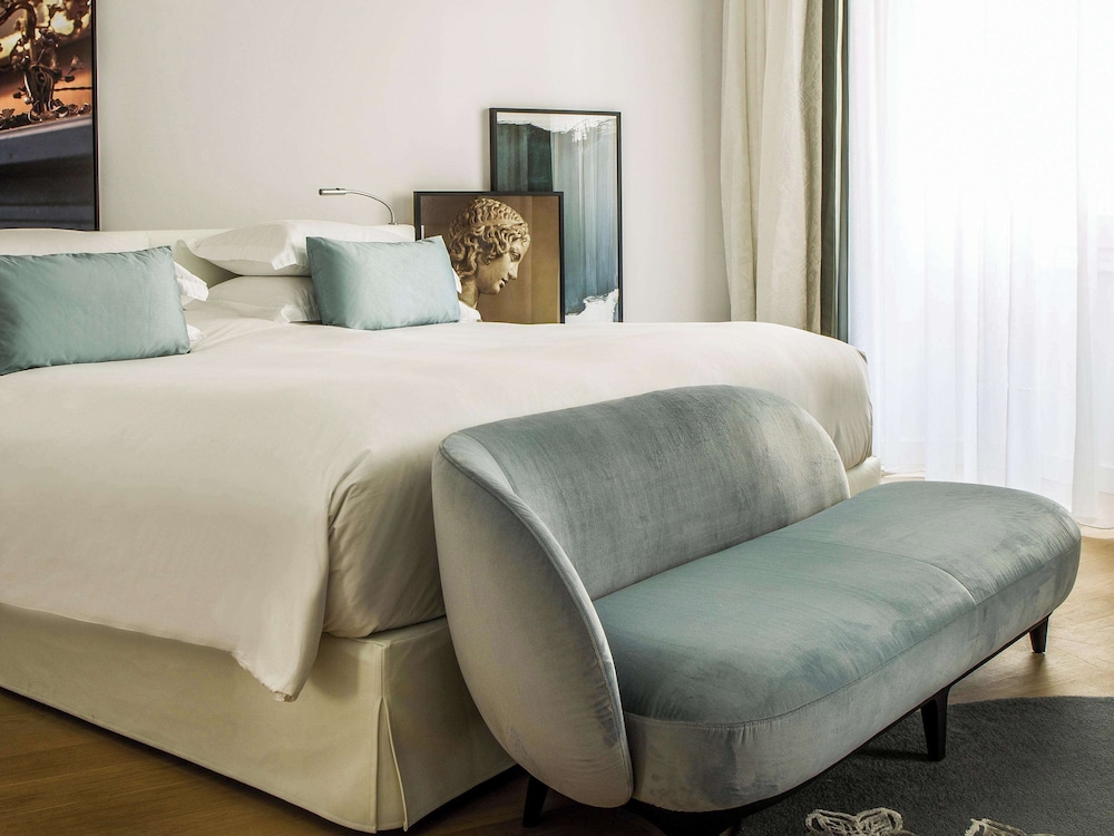 Premium Room, 1 King Bed, Balcony (Luxury with Juliet Balcony)