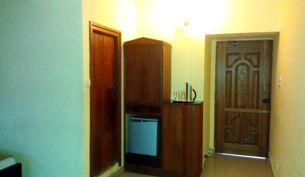 Four bedroom AC (Family room) photo 1