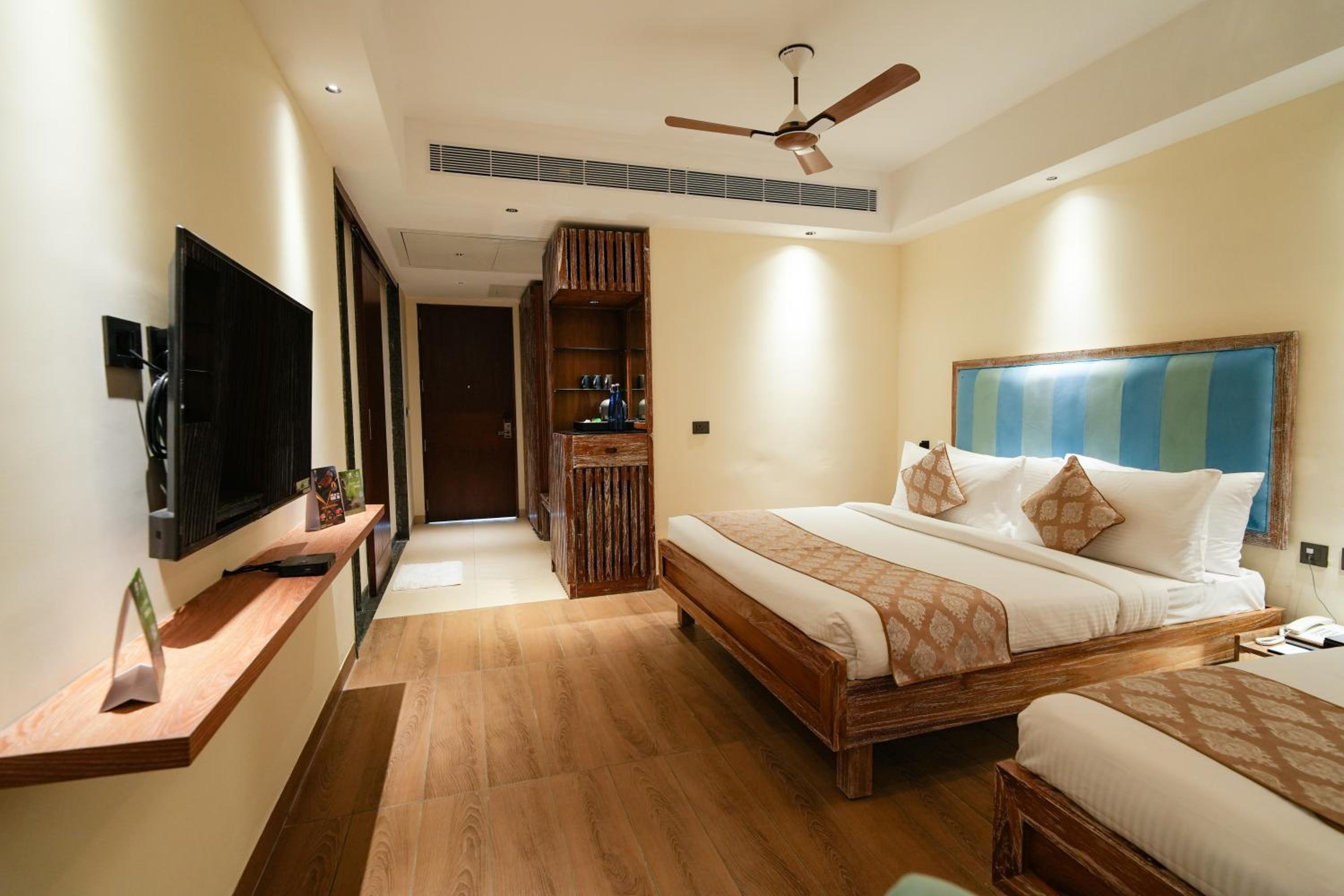 Junior Family Suite with Abode  Executive Lounge Access photo 3