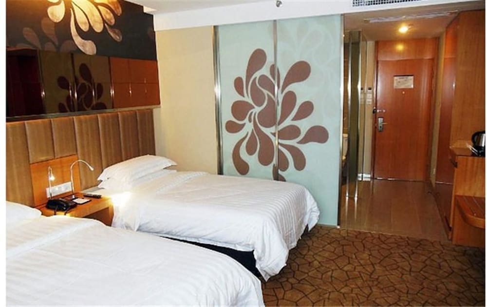 Twin Room (Extreme Sassy) photo 2