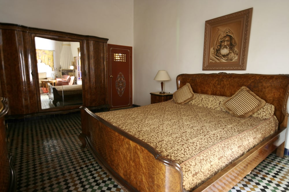Senior Suite - Photo 1