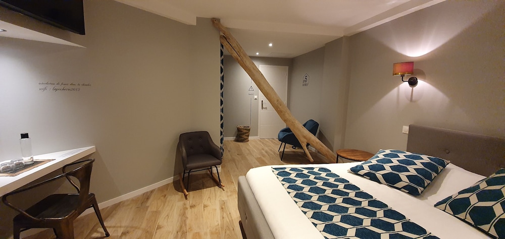 Deluxe Room, Annex Building