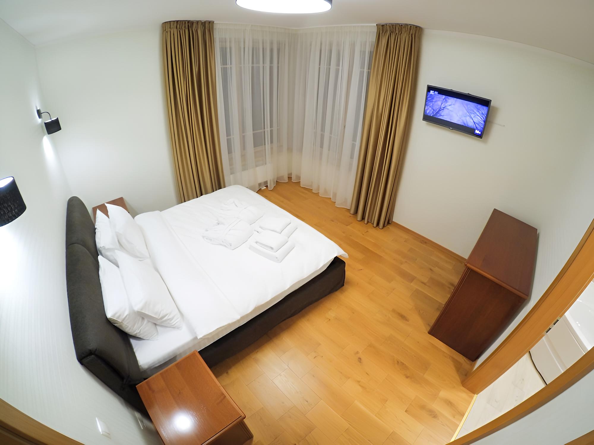 Penthouse double bedroom apartment photo 2