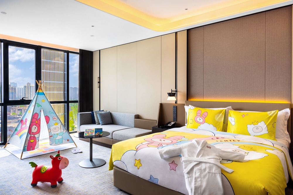 Room, Multiple Beds (Crowne, Family Kids Room) - Photo 4