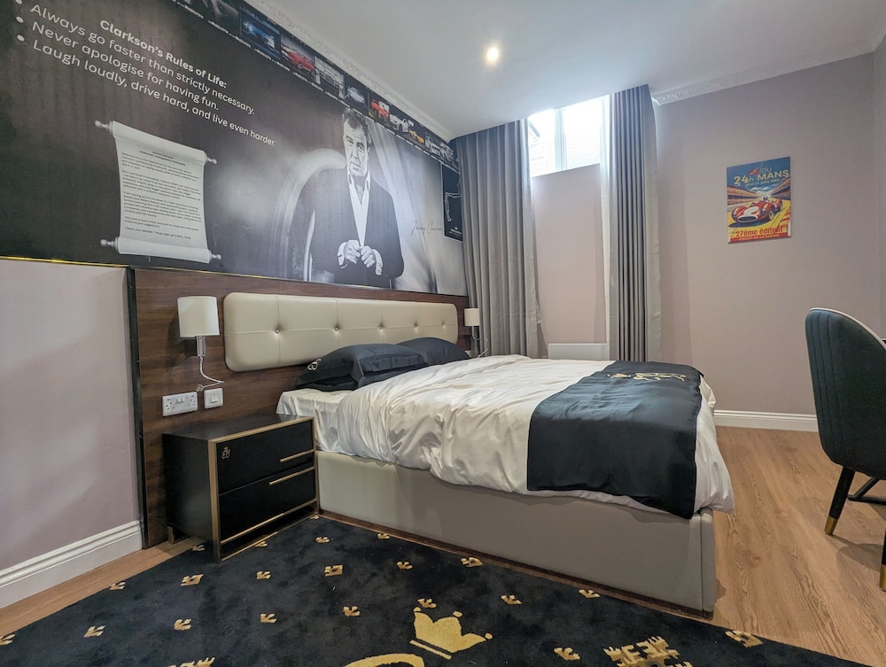 Luxury Suite, 1 King Bed, Non Smoking, City View photo 3