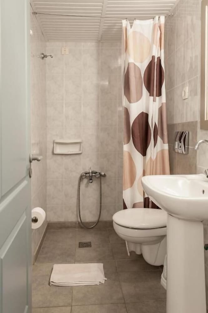 Basic Double or Twin Room, Ground Floor photo 3